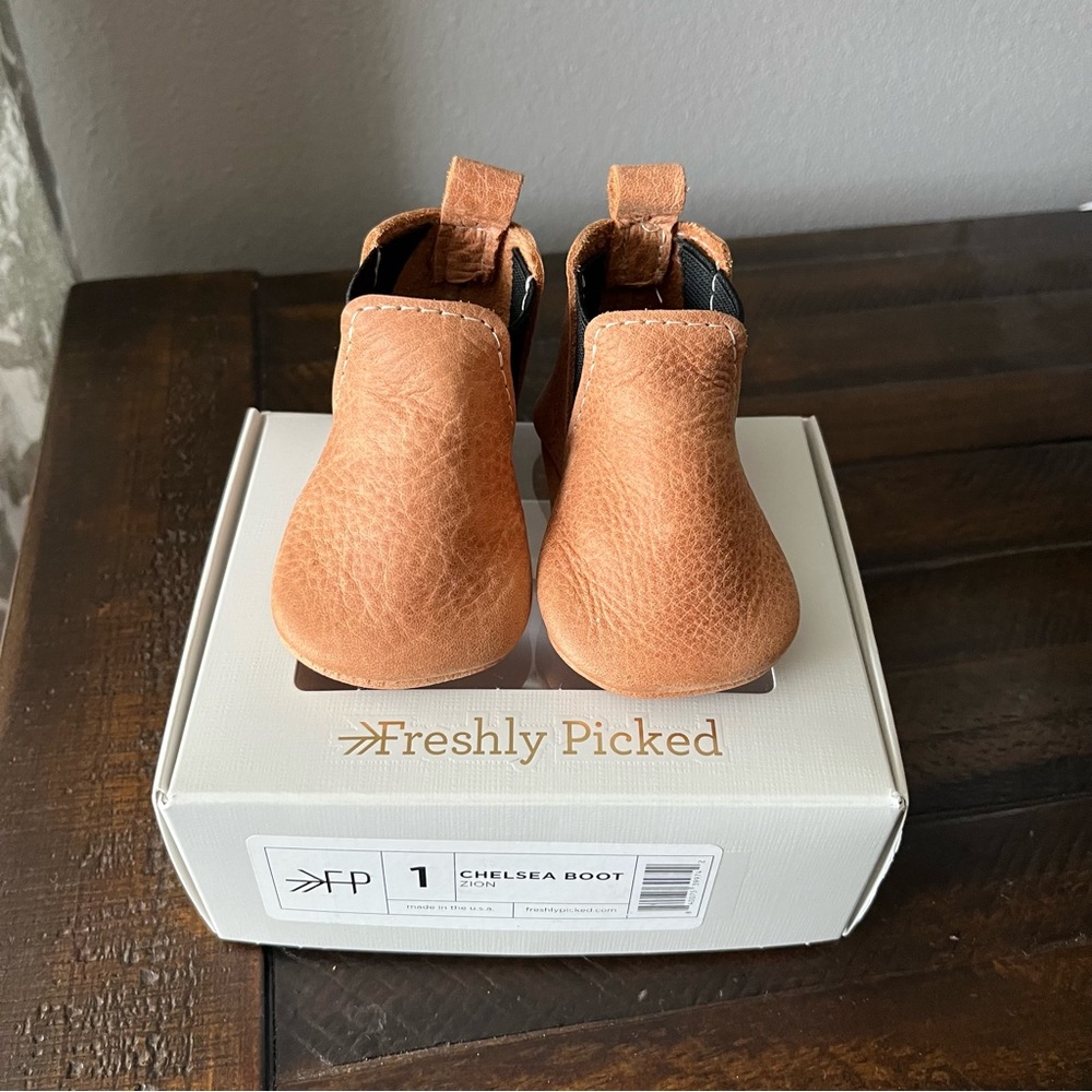 Freshly Picked Zion Chelsea Boot size 1